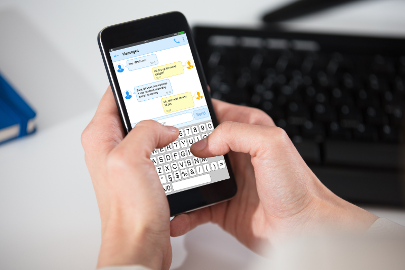 שליחת הודעות - כל ההבדלים בין הודעות SMS להודעות WhatsApp